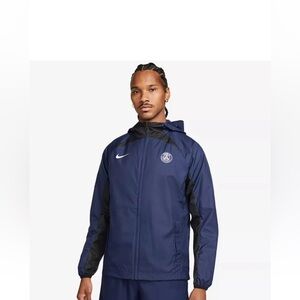 Nike Paris Saint Germain Men's Hooded Windbreaker Small Soccer Jacket